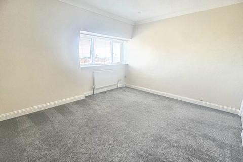 2 bedroom flat to rent, Longridge Avenue, Saltdean, BN2 8LG