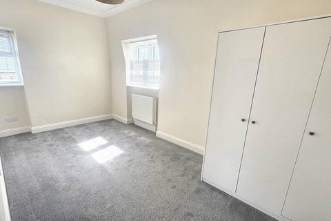 2 bedroom flat to rent, Longridge Avenue, Saltdean, BN2 8LG