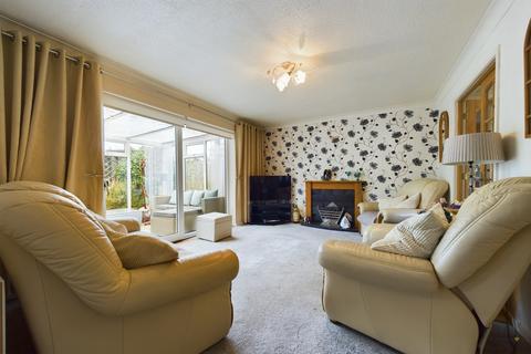 4 Moor Grove, Uttoxeter, ST14 7PT