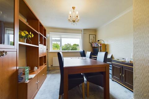 4 Moor Grove, Uttoxeter, ST14 7PT
