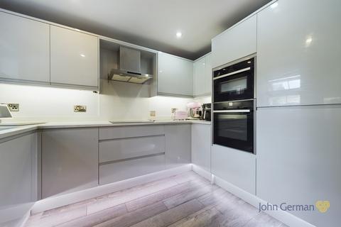 21 Old Lodge Close, Uttoxeter, ST14 7FJ