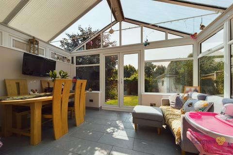 21 Old Lodge Close, Uttoxeter, ST14 7FJ