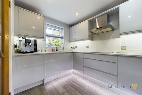 21 Old Lodge Close, Uttoxeter, ST14 7FJ