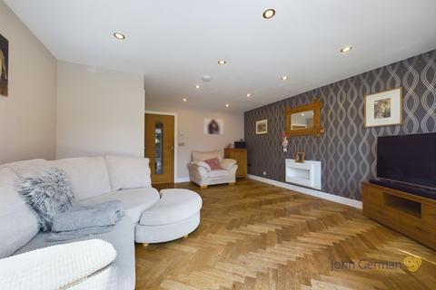 21 Old Lodge Close, Uttoxeter, ST14 7FJ