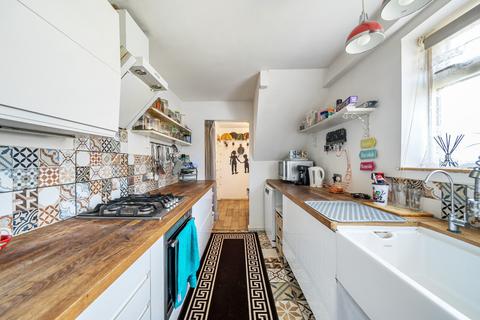 4 Ash Road, Woking, GU22 0BL