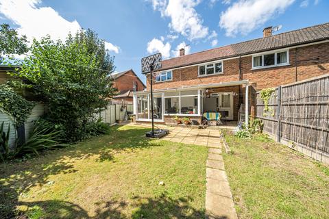 4 Ash Road, Woking, GU22 0BL