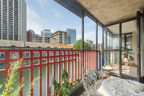 18 Lancaster Drive, London, E14 9PT