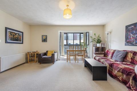 18 Lancaster Drive, London, E14 9PT
