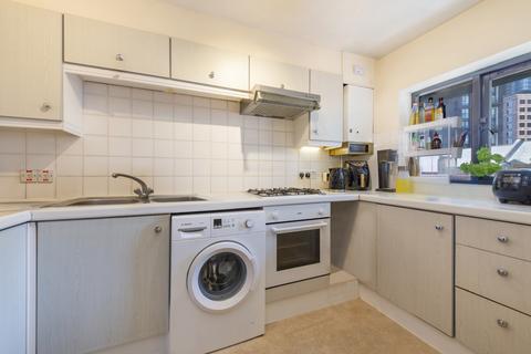 18 Lancaster Drive, London, E14 9PT