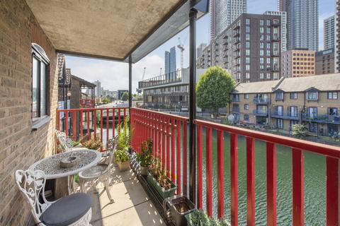18 Lancaster Drive, London, E14 9PT