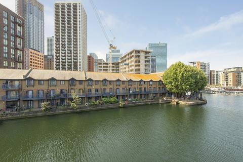 18 Lancaster Drive, London, E14 9PT