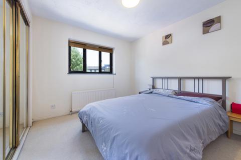 18 Lancaster Drive, London, E14 9PT