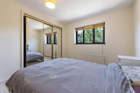 18 Lancaster Drive, London, E14 9PT