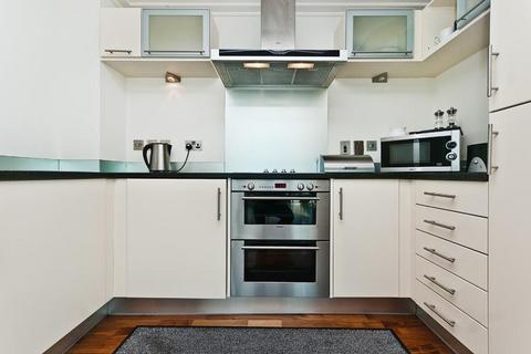 1 bedroom flat to rent, Discovery Dock Apartments East, 3 South Quay Square, London