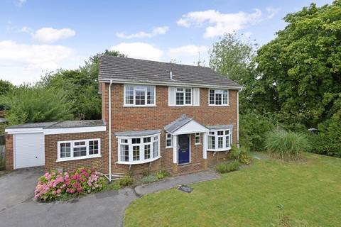 4 bedroom detached house for sale, Woodstock Close, Cranleigh