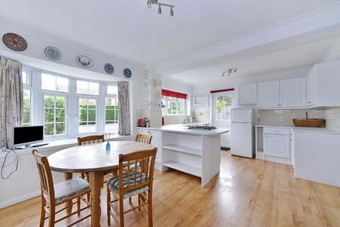 4 bedroom detached house for sale, Woodstock Close, Cranleigh