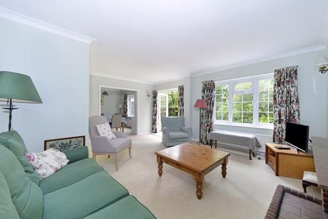 4 bedroom detached house for sale, Woodstock Close, Cranleigh