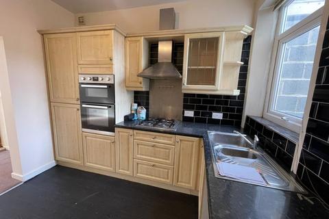 2 bedroom terraced house to rent, Market Street, Cudworth