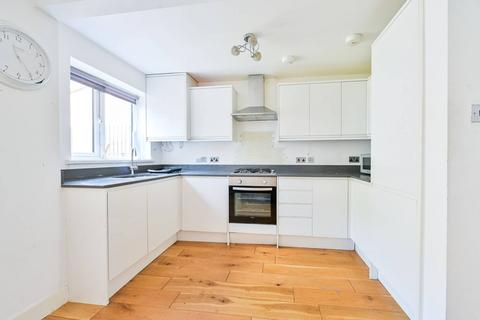 3 bedroom terraced house to rent, John Maurice Close, Elephant and Castle, London, SE17