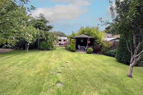 4 bedroom detached bungalow for sale, Whinacres, Conwy