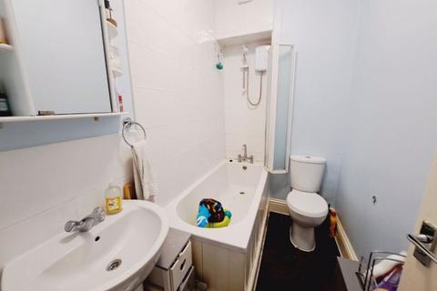 2 bedroom flat for sale, Lesbury Street, Newcastle Upon Tyne