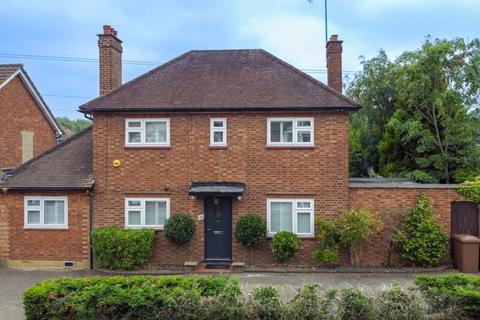 3 bedroom detached house for sale, Priests Lane, Brentwood CM15