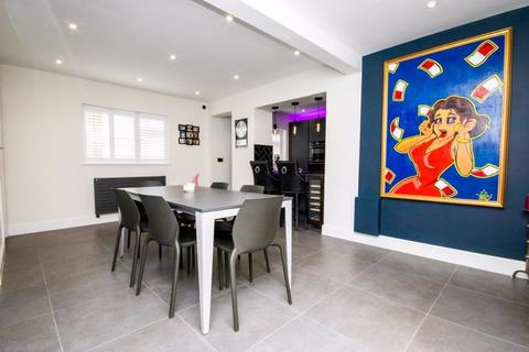 3 bedroom detached house for sale, Priests Lane, Brentwood CM15