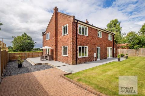 4 bedroom detached house for sale, Eagle Road, Norwich NR11