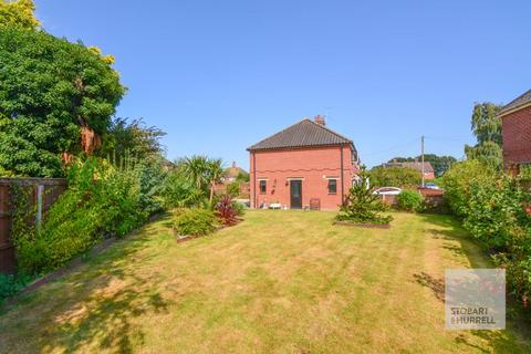 3 bedroom semi-detached house for sale, Grange Close, Norwich NR12