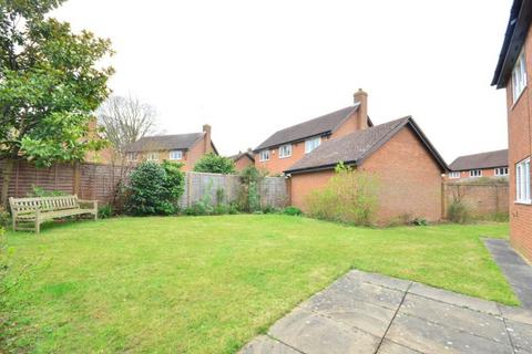 4 bedroom detached house to rent, Deerings Drive, Pinner HA5 2NZ