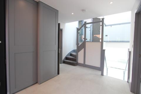 undefined, Porch Way, London N20