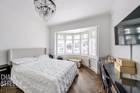 92 Ravenscourt Drive, Hornchurch, RM12 6HL