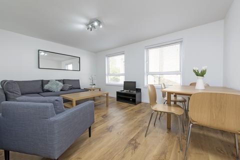 4 bedroom apartment to rent, Mayford Road, Balham