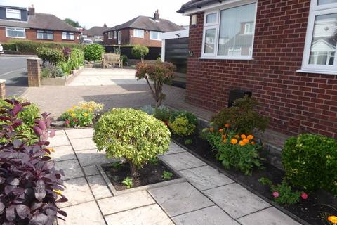 96 Bedford Avenue, Shaw, Oldham, OL2 7DW