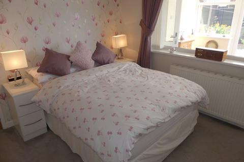 96 Bedford Avenue, Shaw, Oldham, OL2 7DW