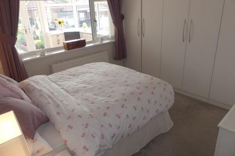 96 Bedford Avenue, Shaw, Oldham, OL2 7DW