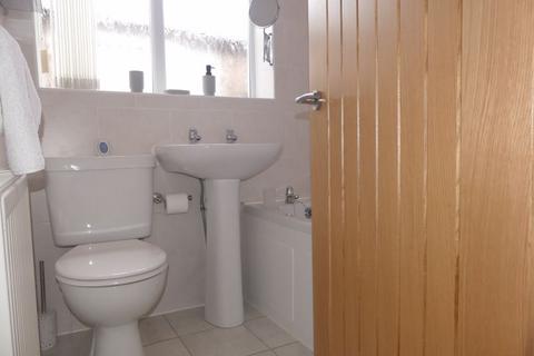 96 Bedford Avenue, Shaw, Oldham, OL2 7DW