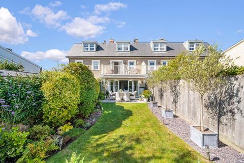 14 Westmount Close, Worcester Park, KT4 8FL