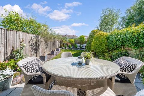 14 Westmount Close, Worcester Park, KT4 8FL