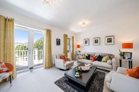 14 Westmount Close, Worcester Park, KT4 8FL