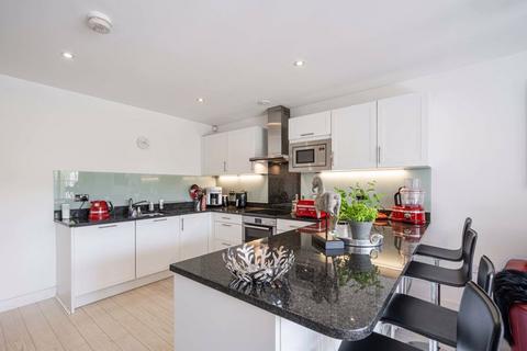 14 Westmount Close, Worcester Park, KT4 8FL