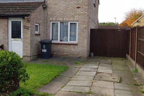 2 bedroom house to rent, Trevino Drive, Rushey Mead