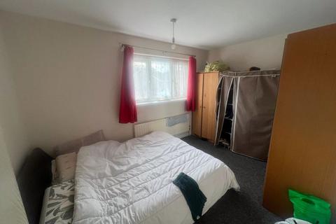 2 bedroom house to rent, Trevino Drive, Rushey Mead