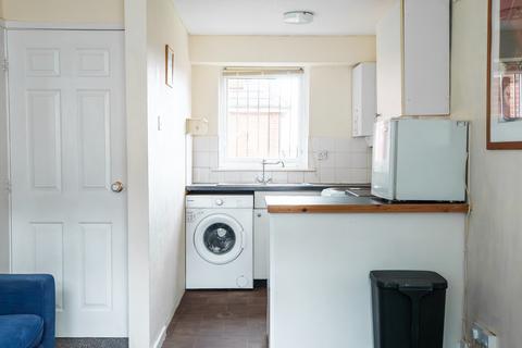 1 bedroom flat to rent, 14 Belle Vue Court, Woodhouse LS3