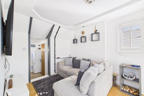1 bedroom property for sale, Knight Road, Rochester