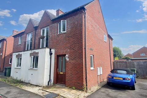 3 bedroom semi-detached house to rent, Waverley Street, Worcester WR5