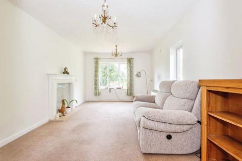 2 bedroom flat for sale, Belmont Road, Leatherhead KT22