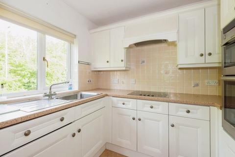 2 bedroom flat for sale, Belmont Road, Leatherhead KT22