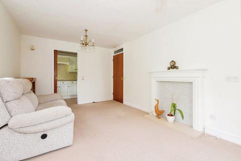 2 bedroom flat for sale, Belmont Road, Leatherhead KT22