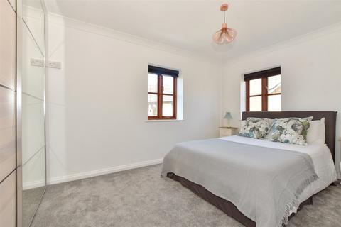 21 Horseshoe Close, Waltham Abbey, EN9 3RX